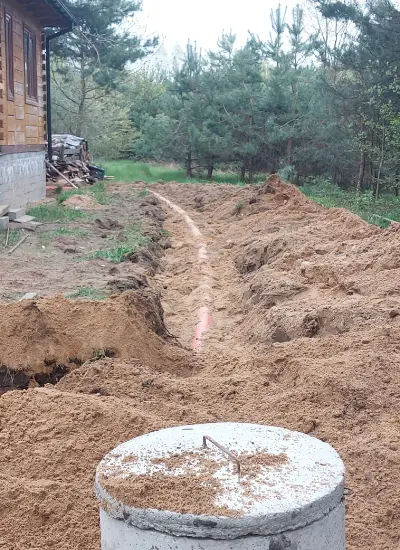 Jak ułożyć rury pod szambo?