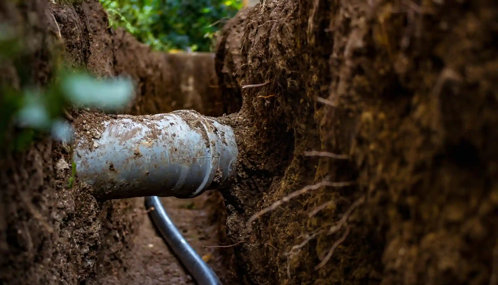 Zbiornik na deszczówkę i gnojowicę podłączony.